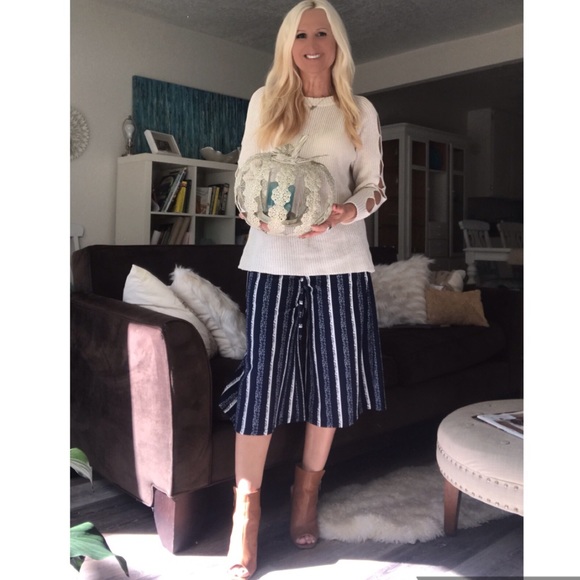 HipFinds Pants - ☕️Stunning Blue Striped Wide Pant 🌟